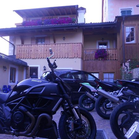 Hotel Garni Salvanel 卡瓦莱塞 外观 照片