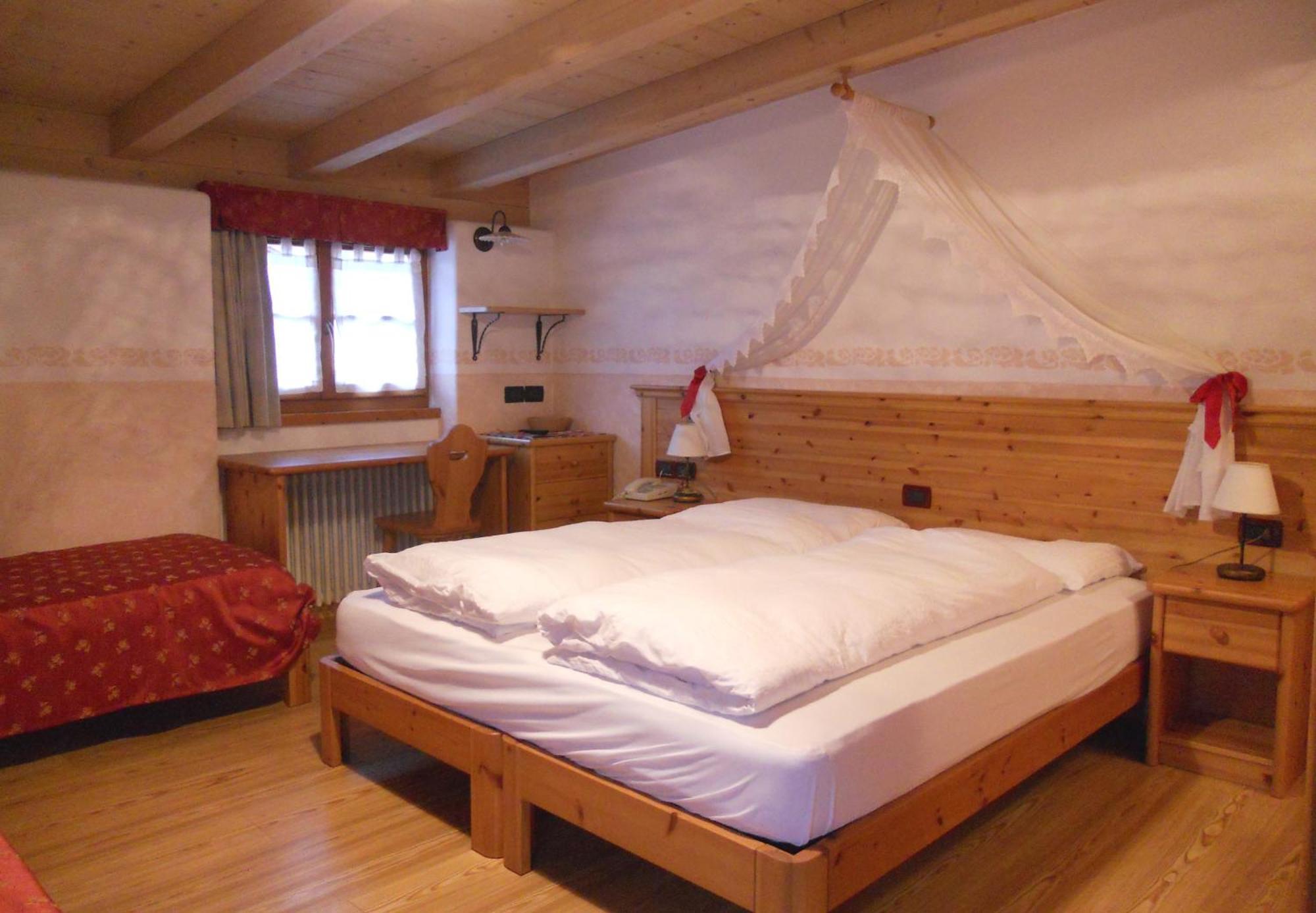 Hotel Garni Salvanel 卡瓦莱塞 外观 照片