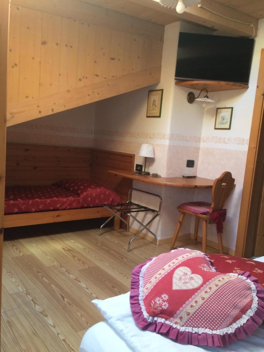 Hotel Garni Salvanel 卡瓦莱塞 外观 照片