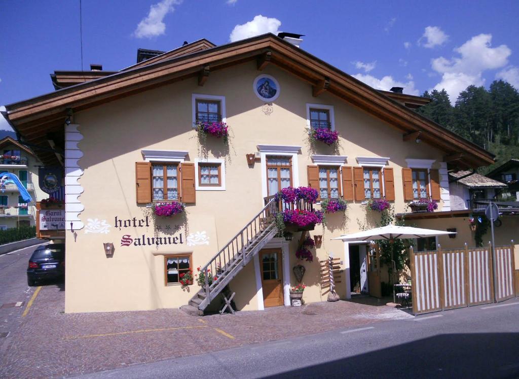 Hotel Garni Salvanel 卡瓦莱塞 外观 照片