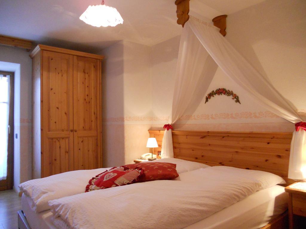 Hotel Garni Salvanel 卡瓦莱塞 客房 照片