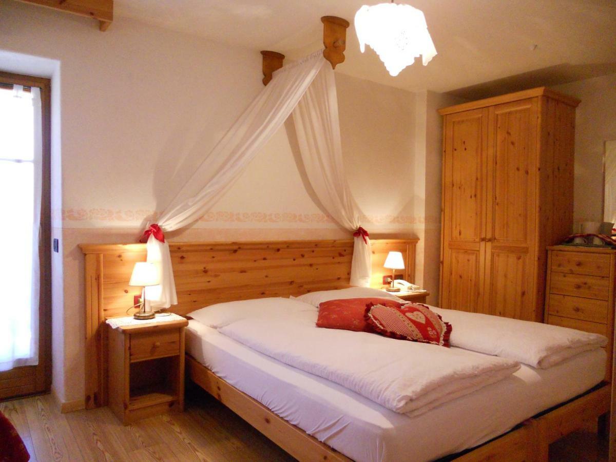 Hotel Garni Salvanel 卡瓦莱塞 外观 照片